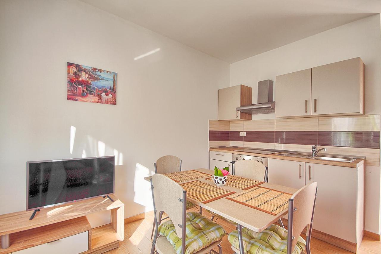 Apartman Mishel 2 Фажана Экстерьер фото